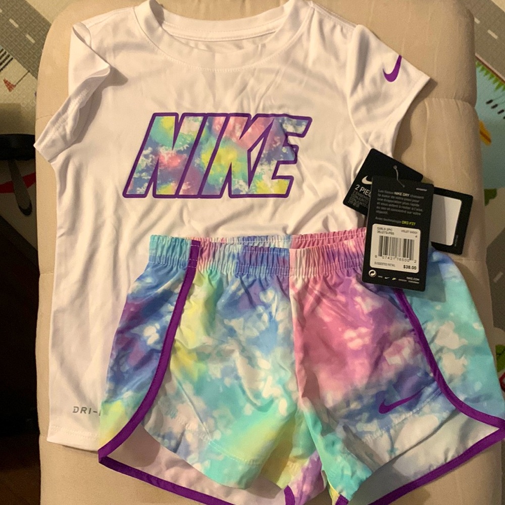 Nike running short set size 3T-4T